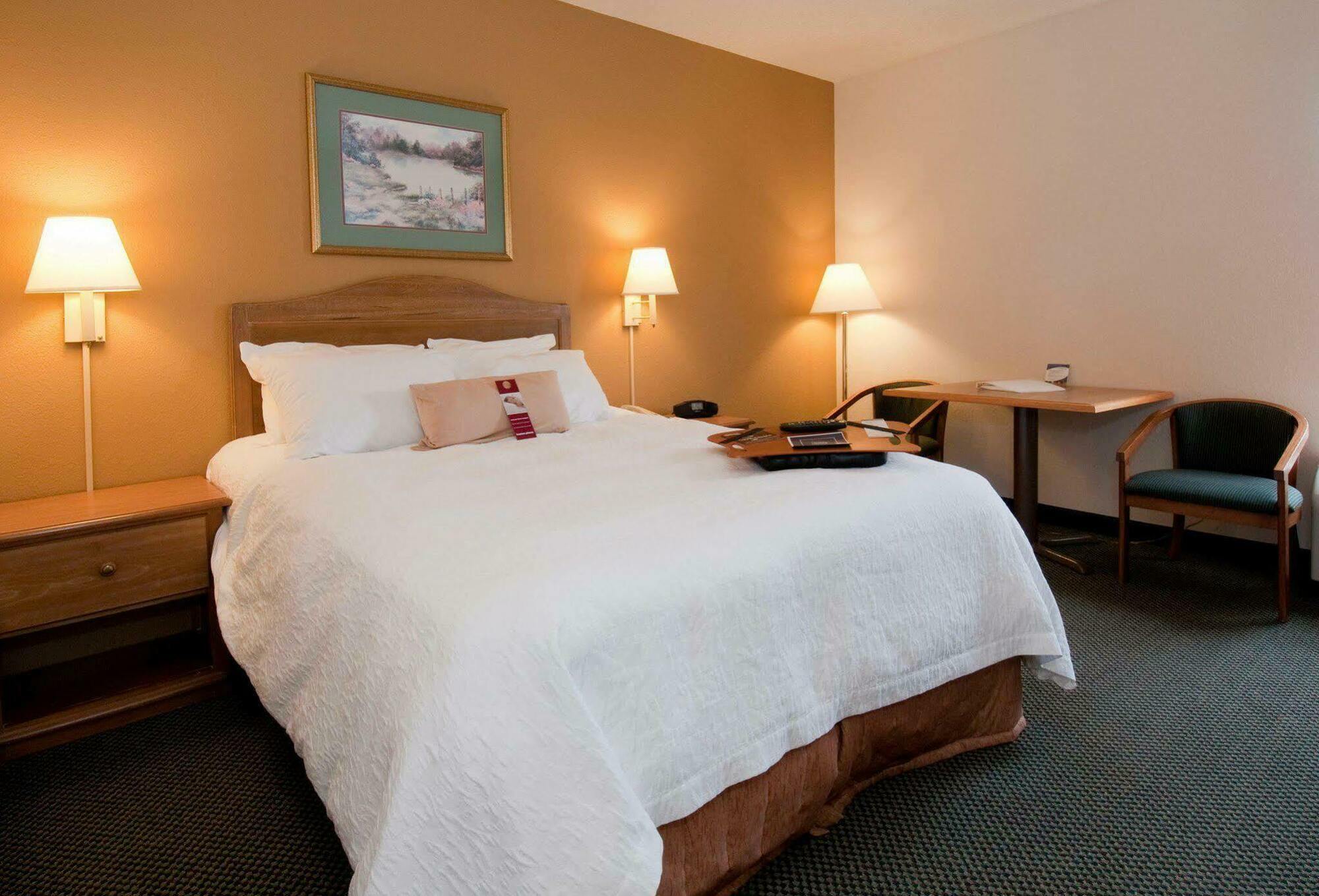 Hampton Inn Brevard Pisgah Forest Oda fotoğraf